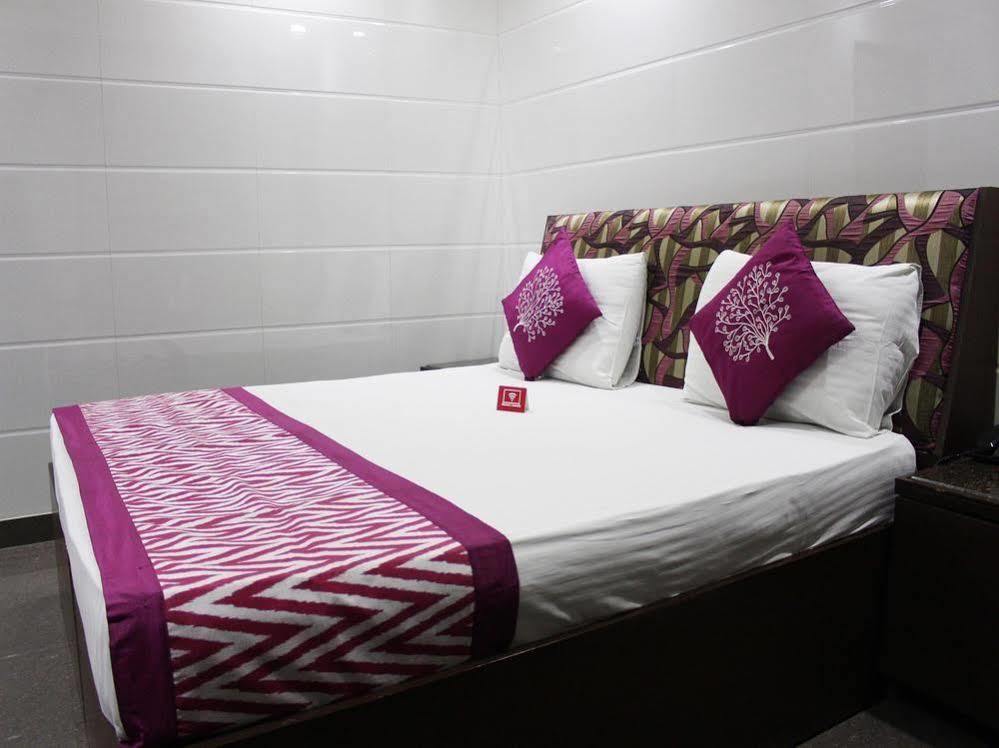 Oyo 2705 Hotel Preet Palace New Delhi Ngoại thất bức ảnh