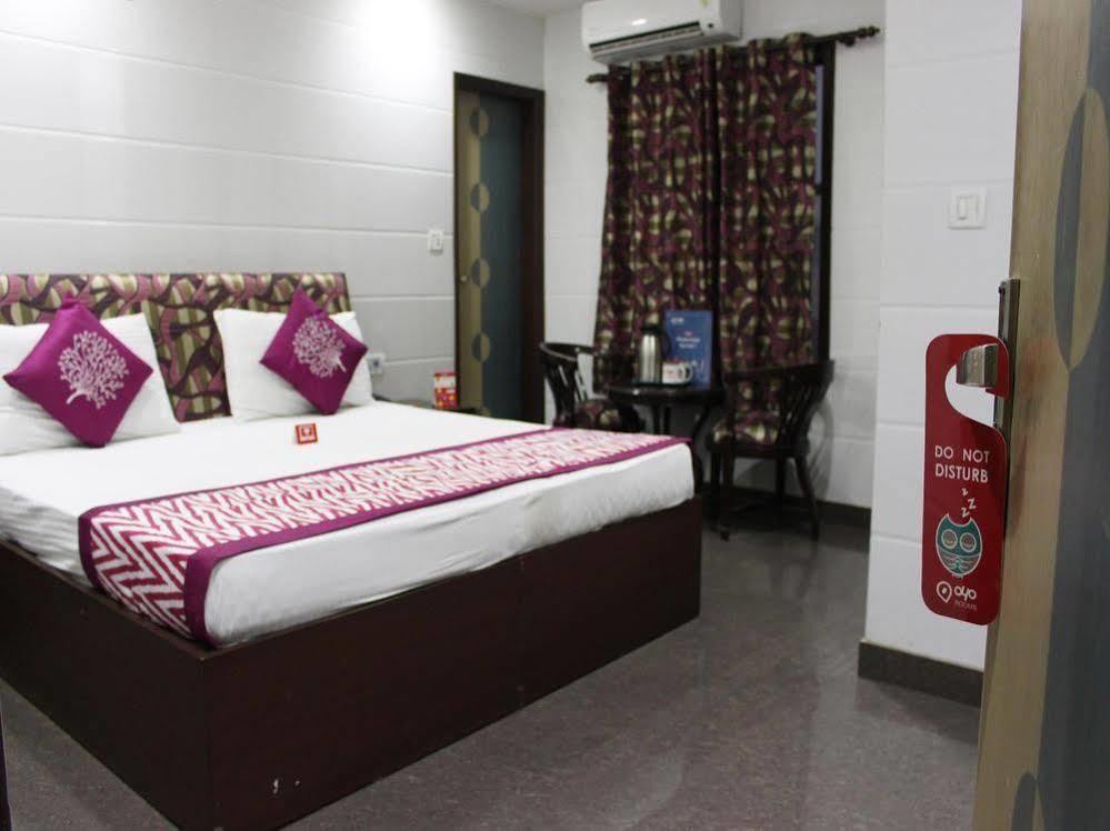 Oyo 2705 Hotel Preet Palace New Delhi Ngoại thất bức ảnh