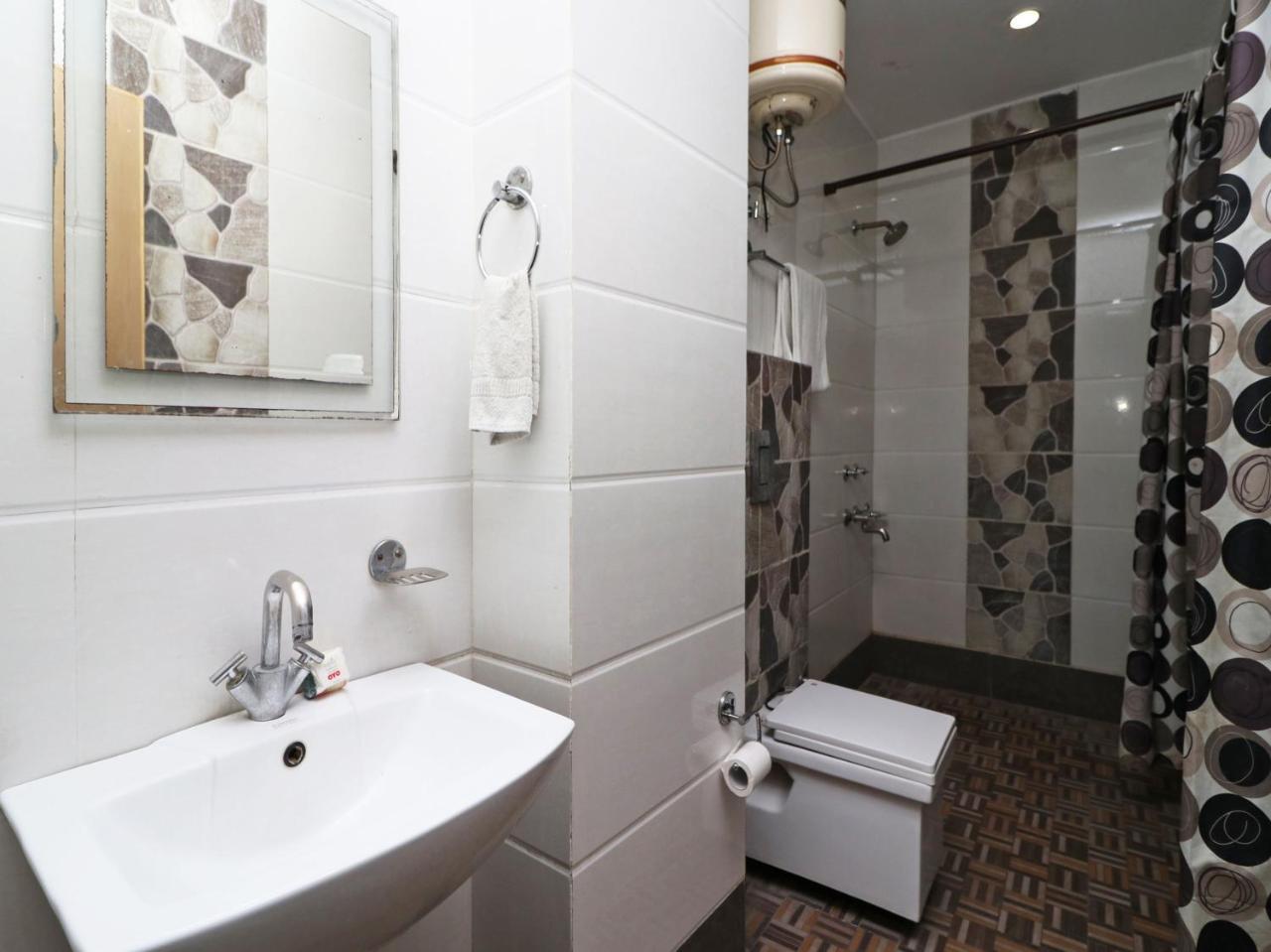 Oyo 2705 Hotel Preet Palace New Delhi Ngoại thất bức ảnh