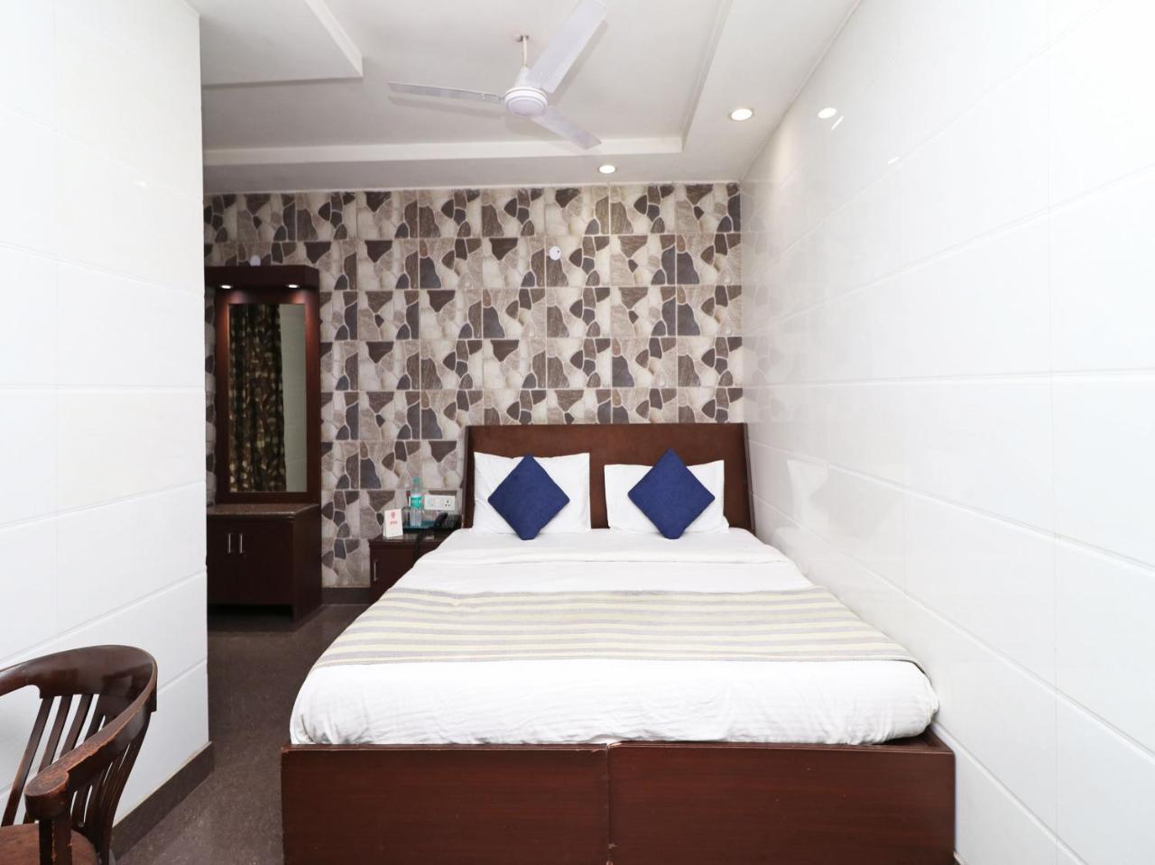 Oyo 2705 Hotel Preet Palace New Delhi Ngoại thất bức ảnh